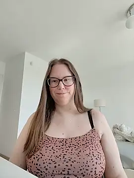 Snapshot of CelineThompson chatting on May 23, 1:26 pm CelineThompson online show from May 23, 1:26 pm