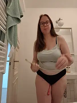 Snapshot of CelineThompson chatting on May 24, 3:39 pm CelineThompson online show from May 24, 3:39 pm