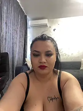 Snapshot of julietalovee chatting on March 25, 10:21 am julietalovee online show from March 25, 10:21 am