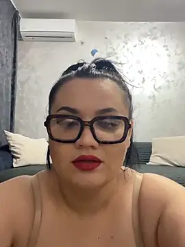 Snapshot of julietalovee chatting on March 28, 3:11 pm julietalovee online show from March 28, 3:11 pm