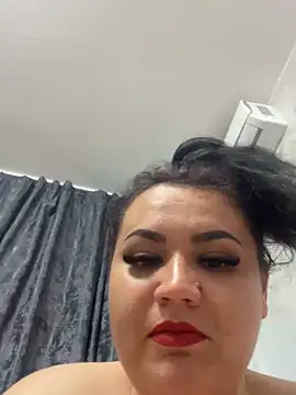 julietalovee online show from May 19, 8:15 pm