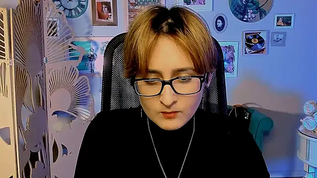 LixeLuna online show from May 8, 6:19 am