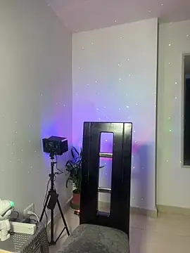 Snapshot of zhara_1198 chatting on April 4, 12:02 pm zhara 1198 online show from April 4, 12:02 pm