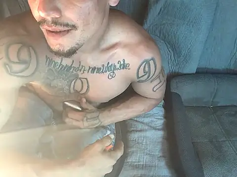 Snapshot of Donkie909 chatting on March 21, 7:39 pm Donkie909 online show from March 21, 7:39 pm