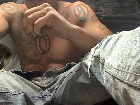 Snapshot of Donkie909 chatting on April 4, 9:29 am Donkie909 online show from April 4, 9:29 am