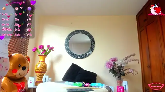 Snapshot of Maye_Milf_ chatting on March 14, 12:32 pm Maye Milf online show from March 14, 12:32 pm