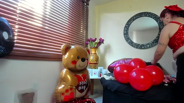 Snapshot of Maye_Milf_ chatting on March 19, 12:42 pm Maye Milf online show from March 19, 12:42 pm