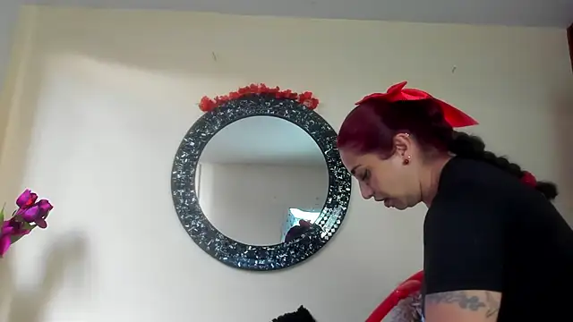 Snapshot of Maye_Milf_ chatting on March 20, 1:05 pm Maye Milf online show from March 20, 1:05 pm