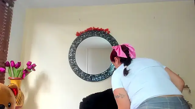 Snapshot of Maye_Milf_ chatting on March 21, 12:32 pm Maye Milf online show from March 21, 12:32 pm