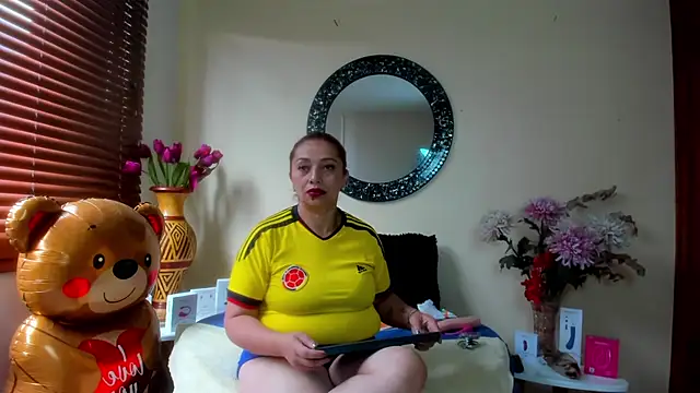 Snapshot of Maye_Milf_ chatting on March 28, 12:49 pm Maye Milf online show from March 28, 12:49 pm