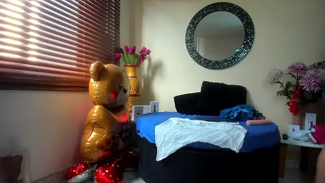 Snapshot of Maye_Milf_ chatting on March 31, 12:27 pm Maye Milf online show from March 31, 12:27 pm