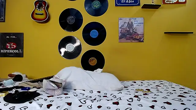 Snapshot of lilithevil32 chatting on March 19, 3:10 am lilithevil32 online show from March 19, 3:10 am