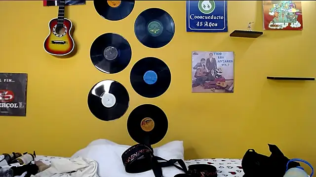 Snapshot of lilithevil32 chatting on April 3, 3:15 am lilithevil32 online show from April 3, 3:15 am