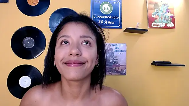 lilithevil32 online show from May 18, 4:07 am