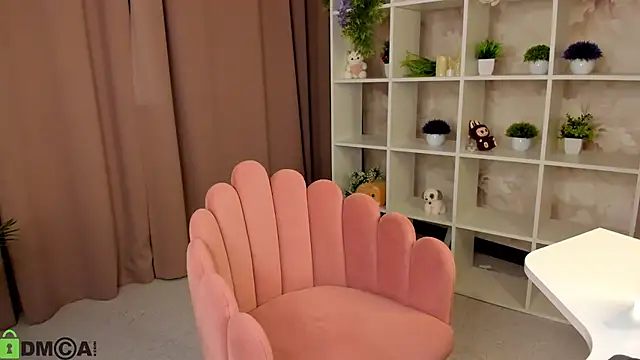 Snapshot of roxywinx chatting on March 21, 8:19 am roxywinx online show from March 21, 8:19 am