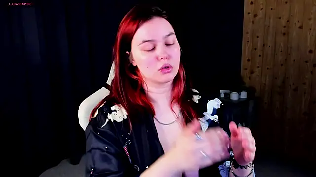 Snapshot of roxywinx chatting on March 26, 12:11 pm roxywinx online show from March 26, 12:11 pm