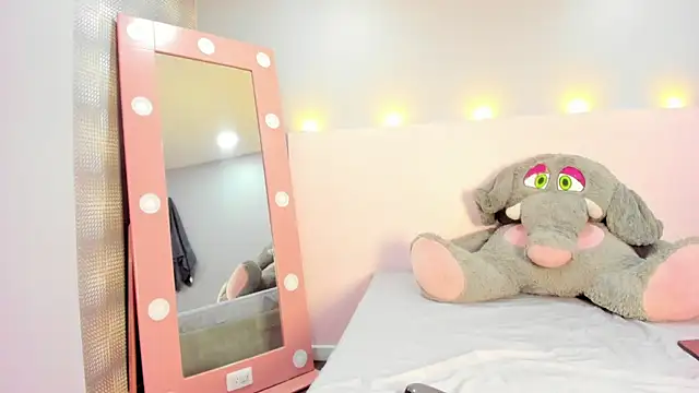 Snapshot of Sol_Radiant chatting on March 13, 12:12 pm Sol Radiant online show from March 13, 12:12 pm