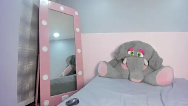 Snapshot of Sol_Radiant chatting on March 18, 12:41 pm Sol Radiant online show from March 18, 12:41 pm