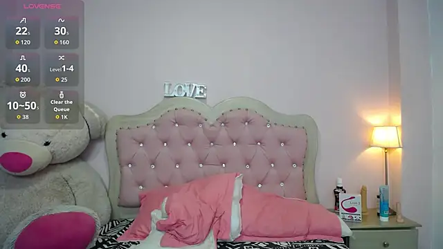 Snapshot of skinny_hailey chatting on March 22, 1:36 pm skinny hailey online show from March 22, 1:36 pm