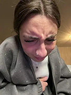 CuteJuliaa online show from March 18, 8:01 pm