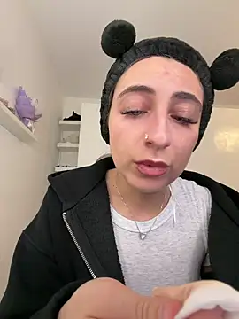 CuteJuliaa online show from March 20, 11:20 pm