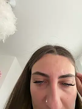 CuteJuliaa online show from April 3, 1:09 pm