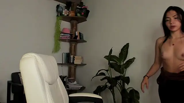 Snapshot of hi_kiittyy chatting on March 15, 1:17 pm hi kiittyy online show from March 15, 1:17 pm