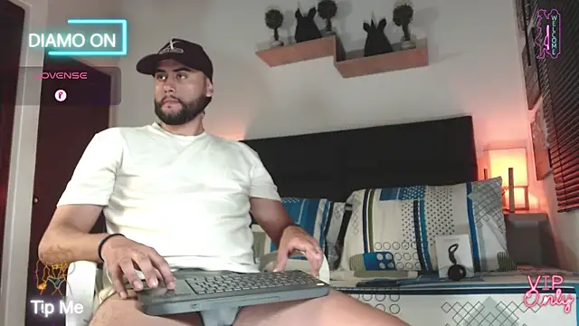 Snapshot of daniel_hunther chatting on March 18, 3:37 pm daniel hunther online show from March 18, 3:37 pm