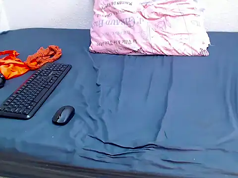 Snapshot of Busty42DDZA chatting on March 21, 7:46 am Busty42DDZA online show from March 21, 7:46 am