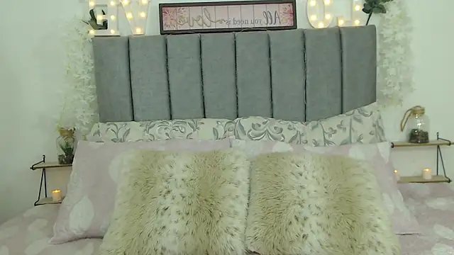 Snapshot of OliviaValentti chatting on March 20, 12:15 am OliviaValentti online show from March 20, 12:15 am