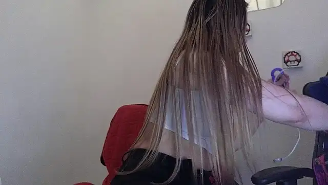 Snapshot of Caroline_hernandes chatting on March 16, 12:53 pm Caroline hernandes online show from March 16, 12:53 pm