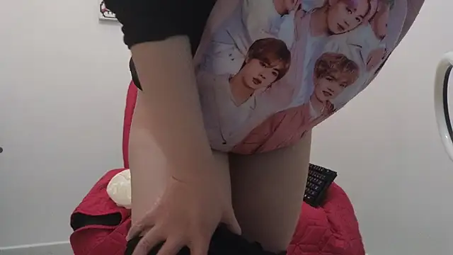 Snapshot of Caroline_hernandes chatting on March 19, 1:04 pm Caroline hernandes online show from March 19, 1:04 pm