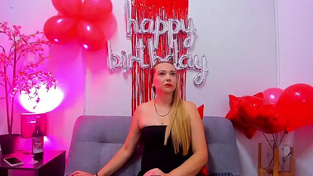 KahiaSmith online show from May 11, 1:17 pm