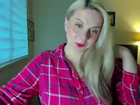 Snapshot of callme_iva chatting on March 11, 11:11 pm callme iva online show from March 11, 11:11 pm