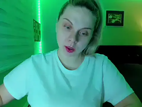 Snapshot of callme_iva chatting on March 13, 4:41 am callme iva online show from March 13, 4:41 am