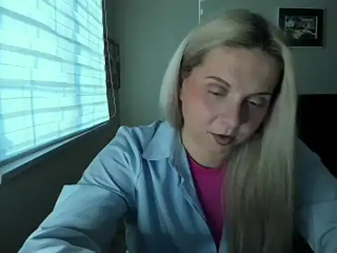 Snapshot of callme_iva chatting on March 14, 12:06 am callme iva online show from March 14, 12:06 am