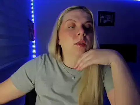 Snapshot of callme_iva chatting on March 20, 5:34 am callme iva online show from March 20, 5:34 am