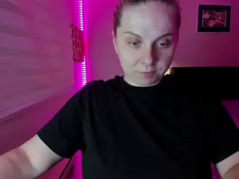 Snapshot of callme_iva chatting on March 23, 7:34 am callme iva online show from March 23, 7:34 am