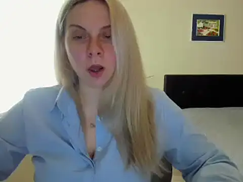 Snapshot of callme_iva chatting on March 23, 10:36 pm callme iva online show from March 23, 10:36 pm