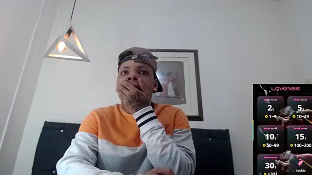 Snapshot of Royal_xx- chatting on March 13, 8:15 pm Royal xx- online show from March 13, 8:15 pm