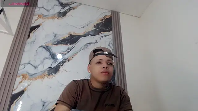 Snapshot of Royal_xx- chatting on March 25, 8:15 pm Royal xx- online show from March 25, 8:15 pm