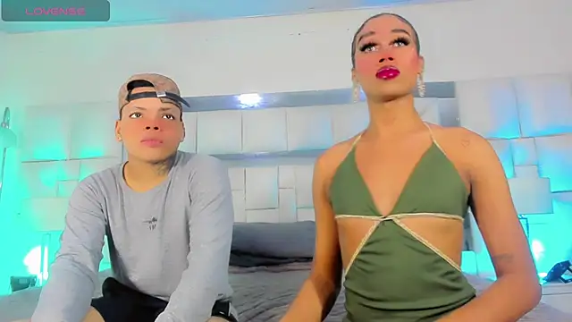 Snapshot of Royal_xx- chatting on March 29, 9:59 pm Royal xx- online show from March 29, 9:59 pm