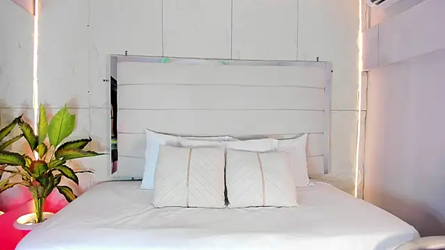 Snapshot of AitanaNoa chatting on March 16, 8:02 pm AitanaNoa online show from March 16, 8:02 pm