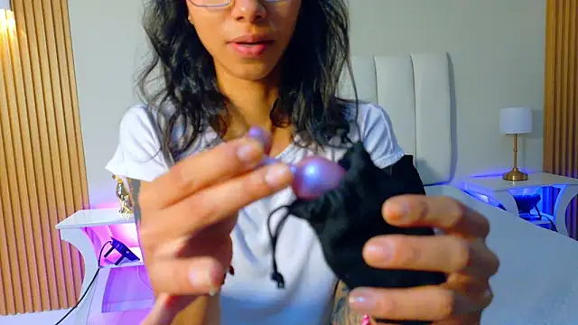 Snapshot of Kat_44 chatting on March 5, 12:56 pm Kat 44 online show from March 5, 12:56 pm