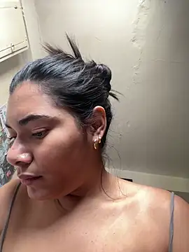 Snapshot of Sweetroseof chatting on March 31, 4:40 pm Sweetroseof online show from March 31, 4:40 pm