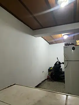 Snapshot of Sweetroseof chatting on April 1, 2:03 pm Sweetroseof online show from April 1, 2:03 pm