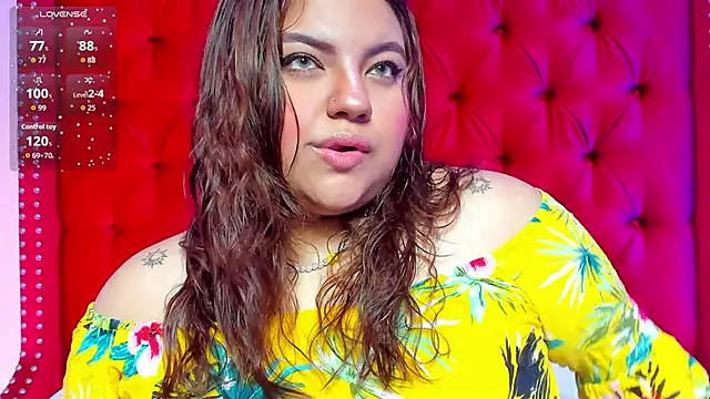 Snapshot of SunnyHoney_ chatting on May 4, 12:56 pm SunnyHoney online show from May 4, 12:56 pm