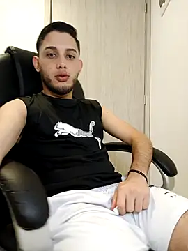 Snapshot of Billie_x33 chatting on March 21, 3:22 am Billie x33 online show from March 21, 3:22 am