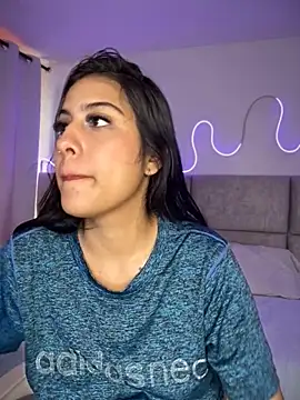 Snapshot of Abrilll2 chatting on March 7, 7:33 pm Abrilll2 online show from March 7, 7:33 pm