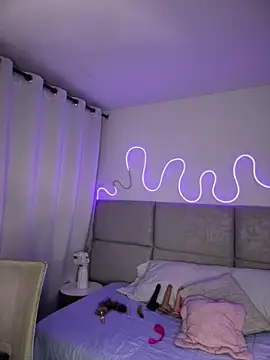 Snapshot of Abrilll2 chatting on March 10, 2:16 am Abrilll2 online show from March 10, 2:16 am